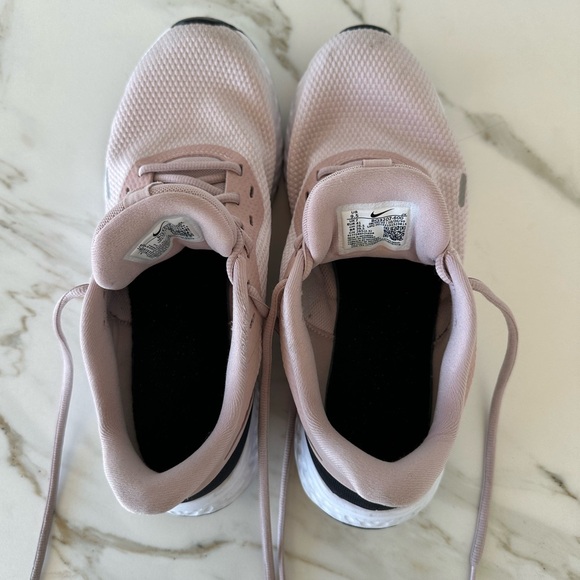 Nike Women's Revolution 5 Athletic Shoe-BQ3207-600, Size 9.5 - Picture 8 of 10